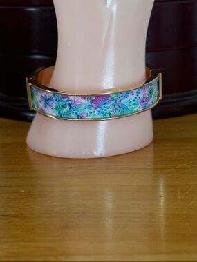 Lily Pulitzer Floral Enamel Gold Tone Hinged Bangle Bracelet Oval 7.5" Pink Blue